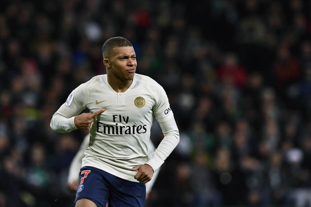 穿不习惯？布伦森开场穿的是Kobe 3 但很快换回了常穿的Kobe 6